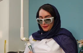 درمان ریزش مو با فوتونا در مشهد | بدون درد و تزریق در کلینیک شاپرک