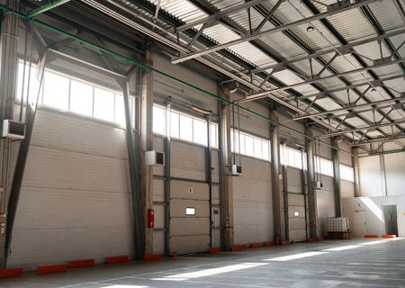 راهنمای انتخاب پروژکتور سوله ای برای سالن های صنعتی